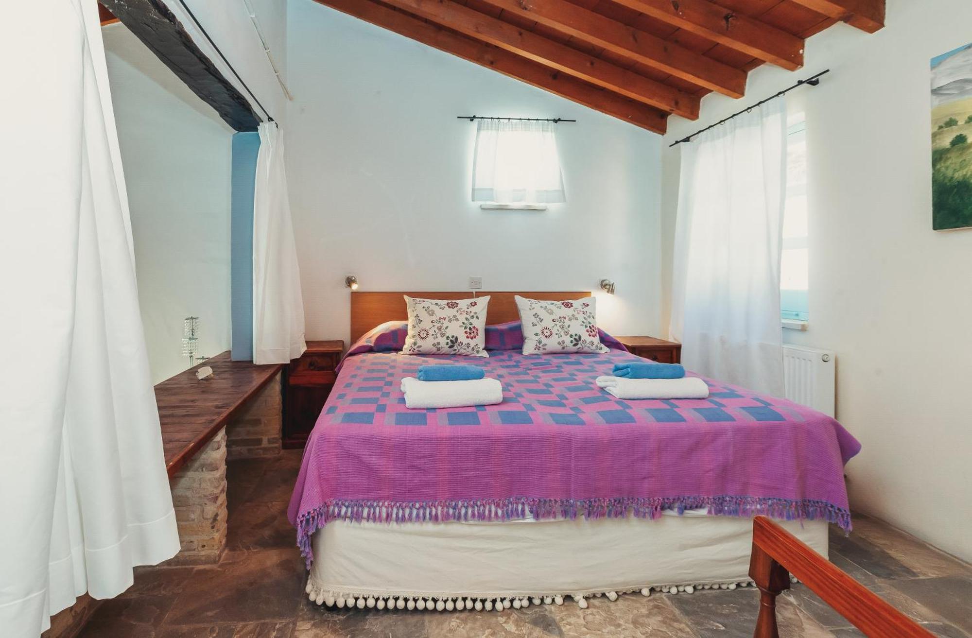 Archondia House - Holiday Apartments With Pool กาลาวาซอส ภายนอก รูปภาพ