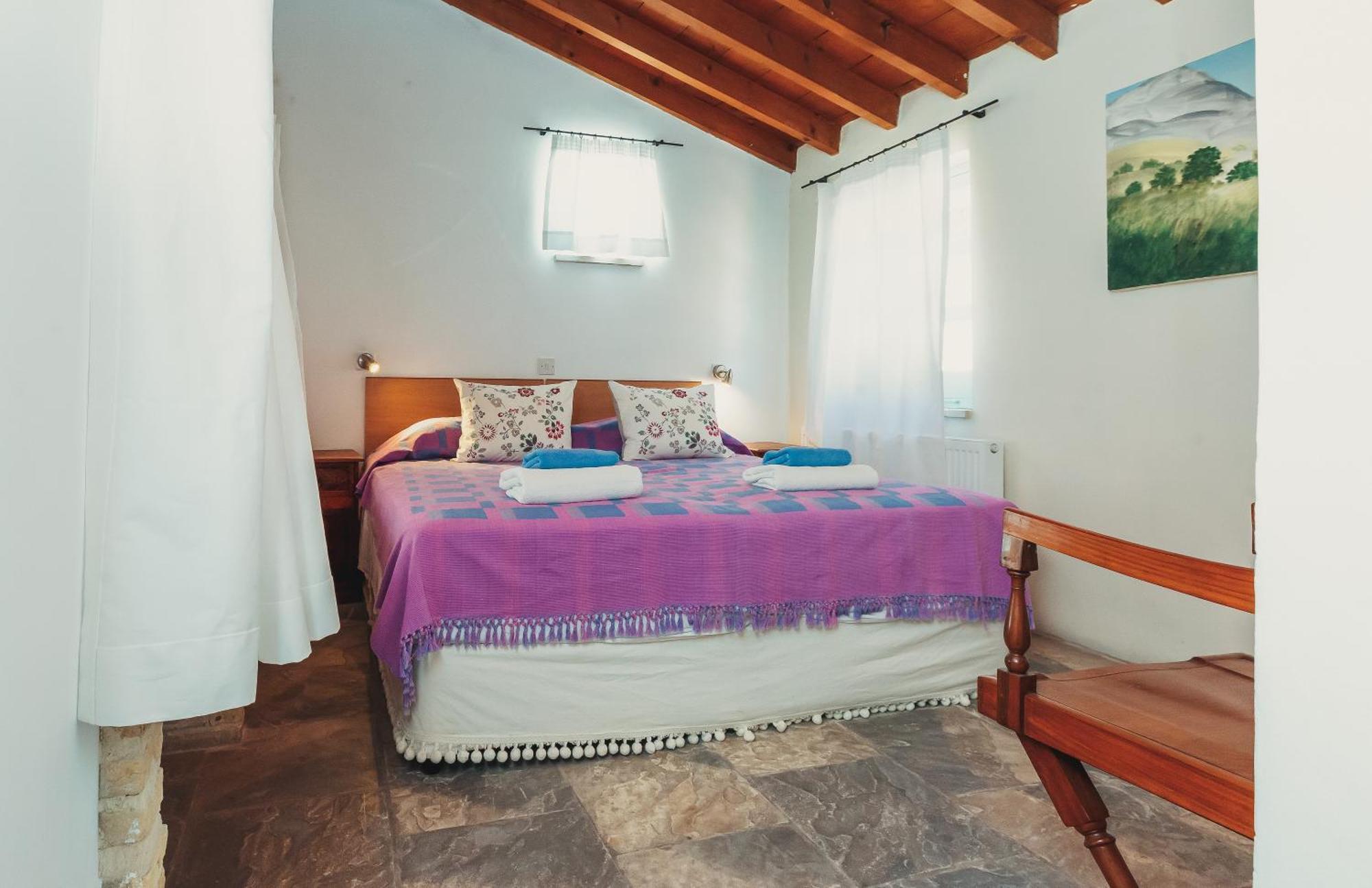 Archondia House - Holiday Apartments With Pool กาลาวาซอส ภายนอก รูปภาพ